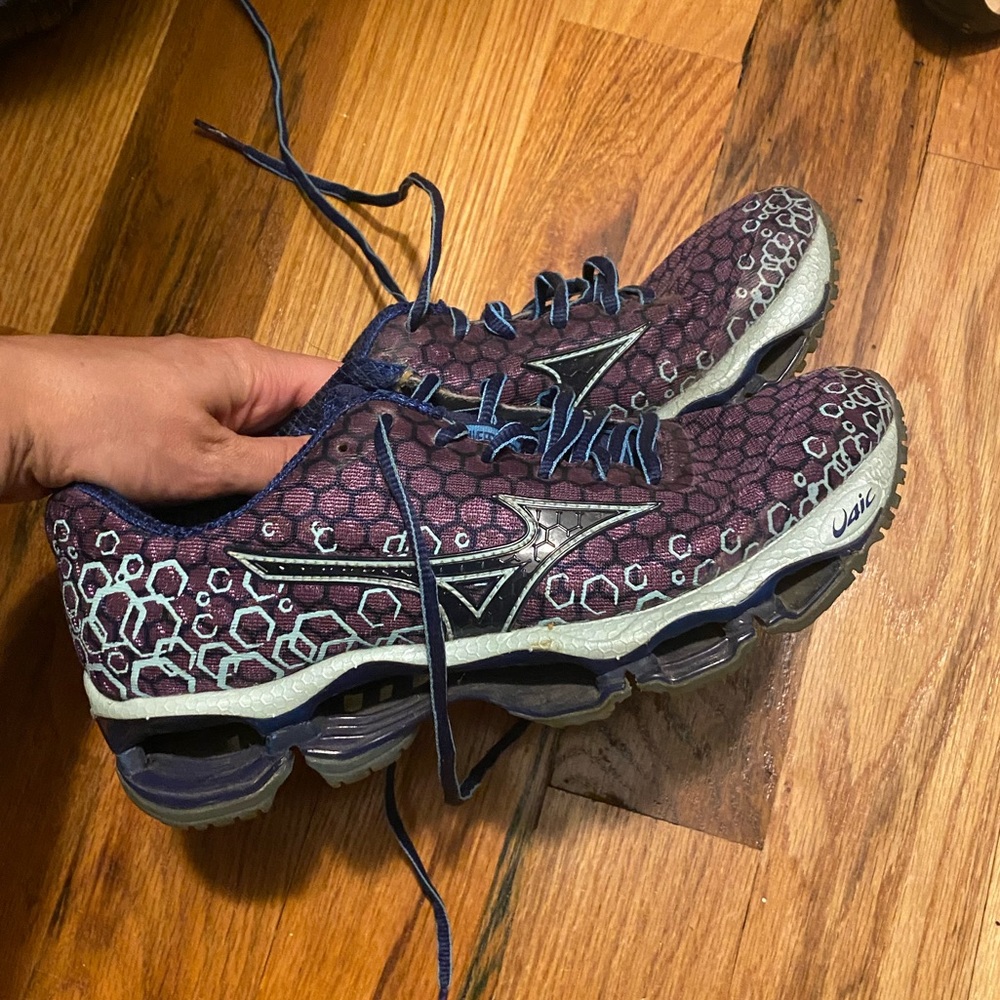 ‼️ REDUCED ‼️ 
Mizuno Wave Prophecy